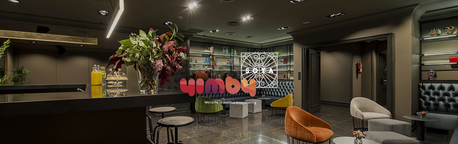 Vista panorámica de sala SMITH en YIMBY SOTA con su logo